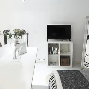 Comecasa Grazioso Loft In Crocetta Near Mangiagalli Италия